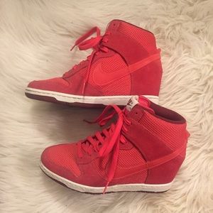 Nike Women’s Dunk Sky High Essential Sneakers